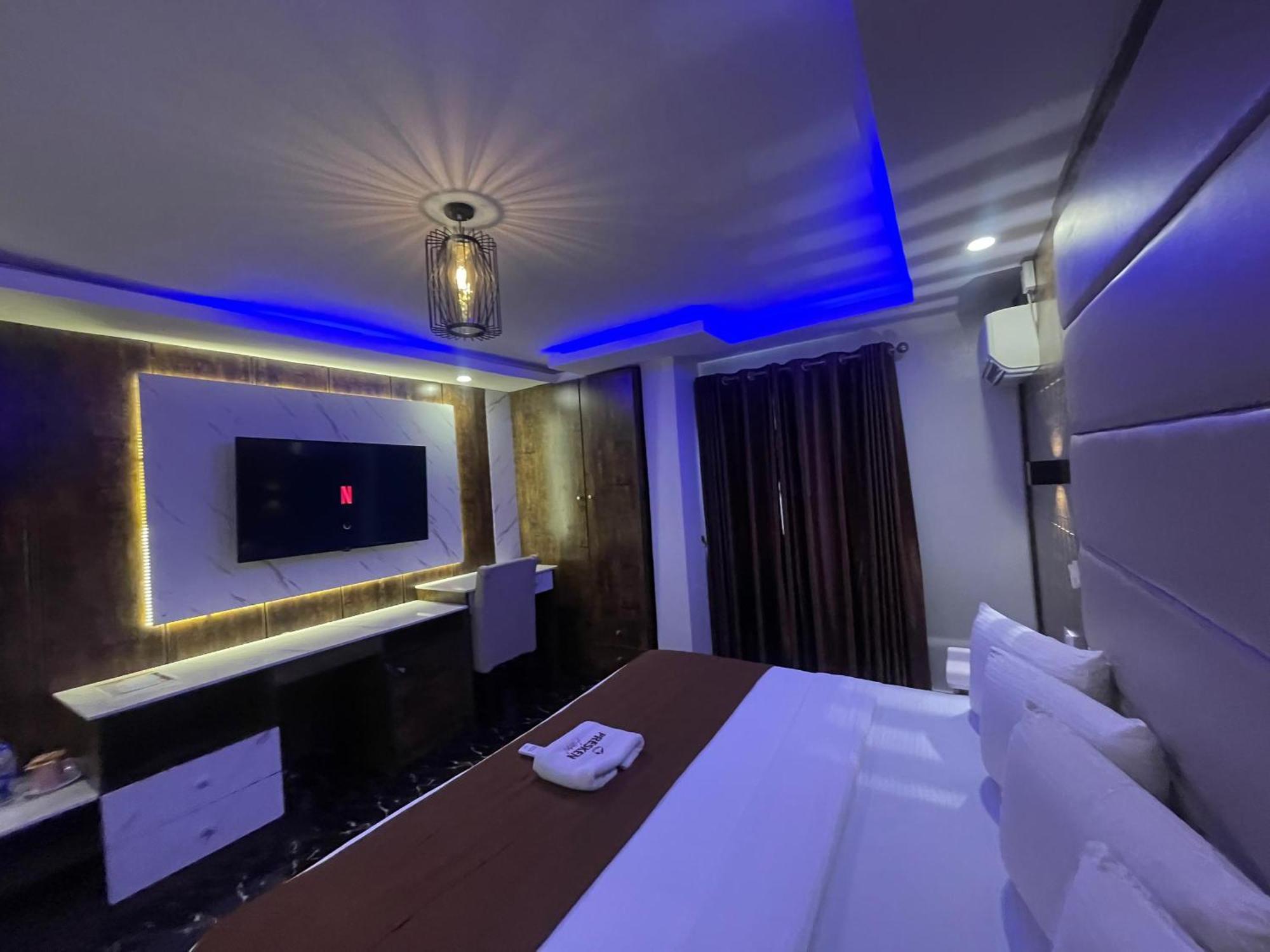 Presken Hotel  Ikeja Buitenkant foto