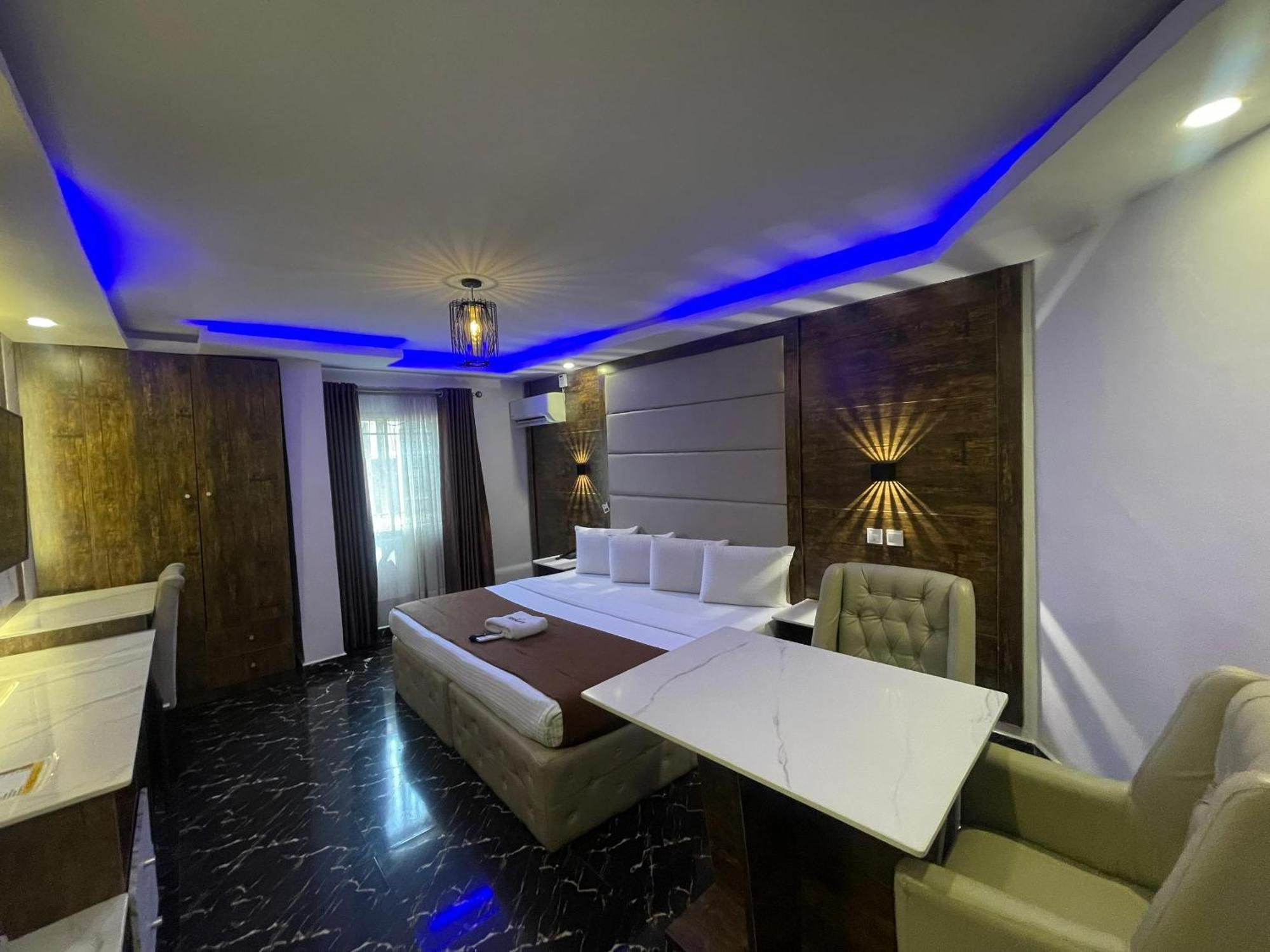 Presken Hotel  Ikeja Buitenkant foto